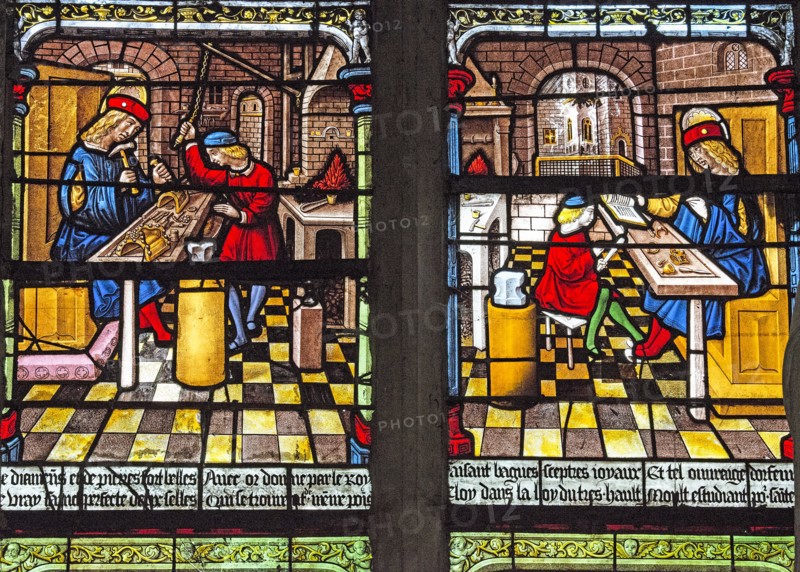 Vitrail de la Vie de saint Eloi : saint Eloi et son apprenti dans son atelier d'orfèvrerie