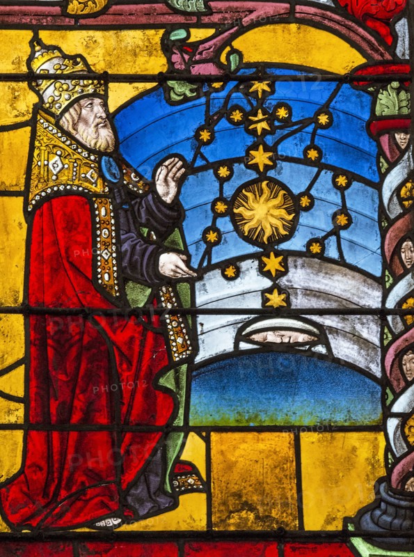 Vitrail de la Genèse : Dieu crée le soleil, la lune et les étoiles