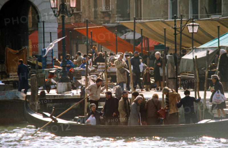 Traversée du Grand Canal en traghetto, à Venise
