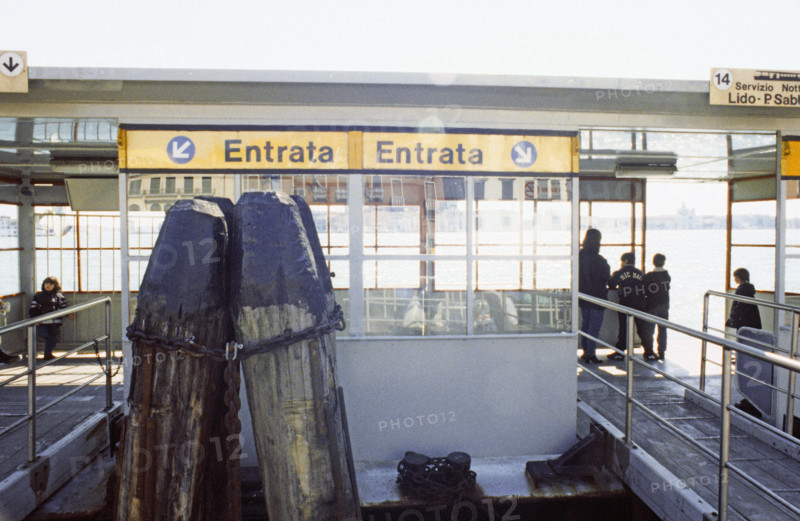 Ponton d'embarquement de vaporetto à Venise