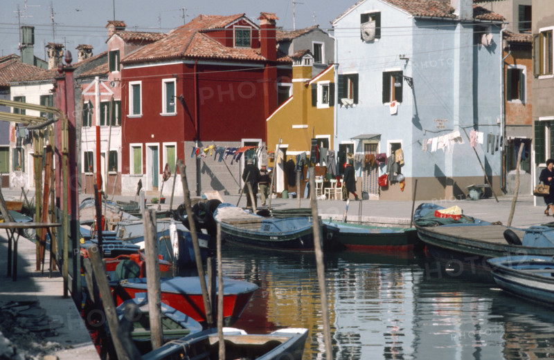 Canal sur l'île de Burano, à Venise