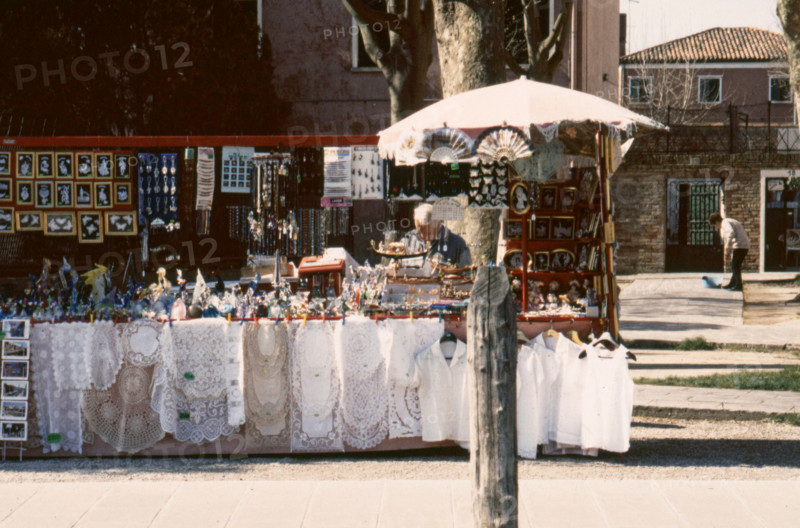 Etal de souvenirs sur l'île de Burano