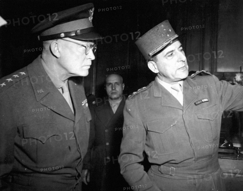 Le général Eisenhower et le général De Lattre de Tassigny (25 novembre 1944)