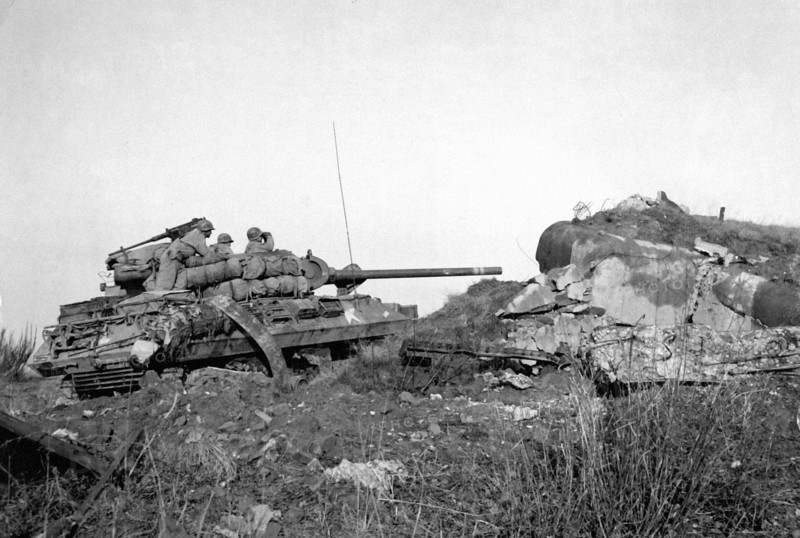 Chasseur de chars du 776e bataillon US sur la ligne Maginot (France, 19 décembre 1944)