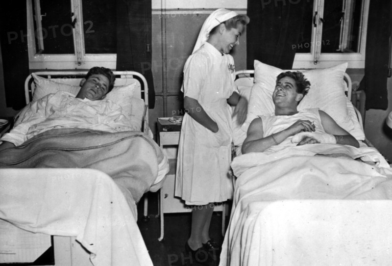 Dutch hospital cares injuried American paratroopers (September 1944)