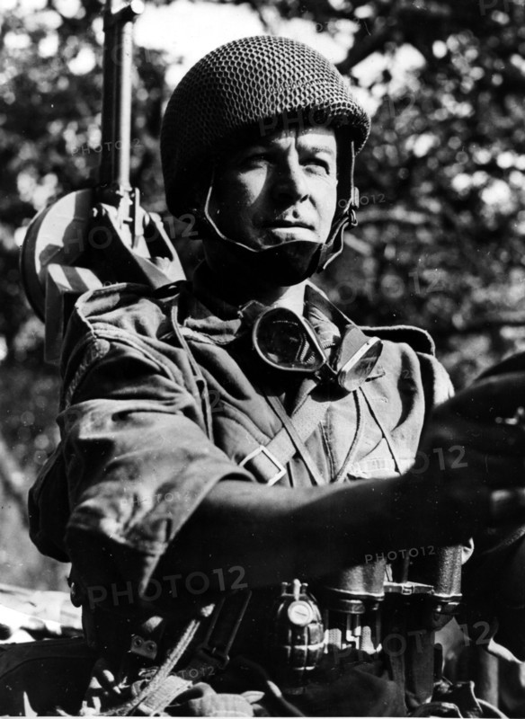 Parachutiste français combattant pour libérer son pays (été 1944).