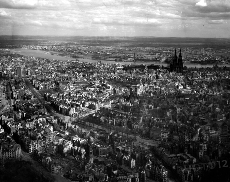 Ville de Cologne détruite par les bombardements, 1945