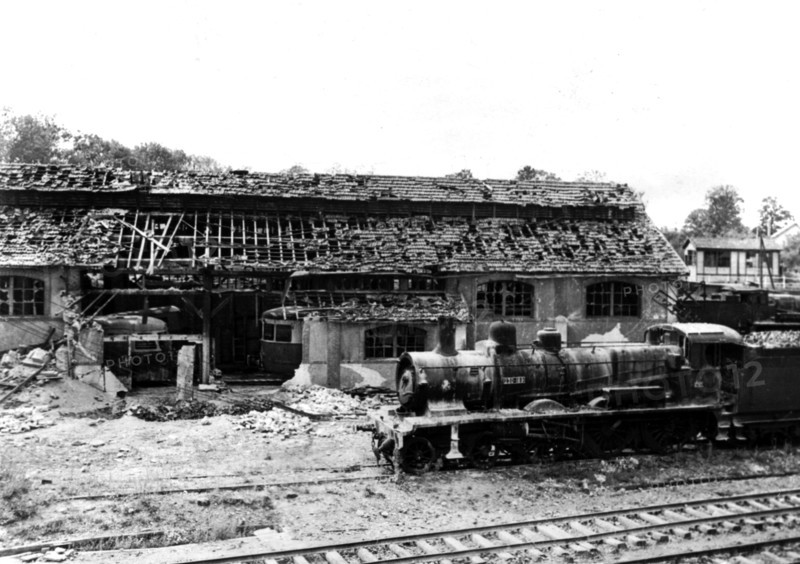 Dépôt ferroviaire d'Alençon bombardé par les Américains.
(14 août 1944)