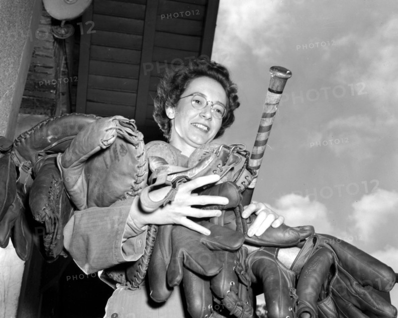 A WAC lieutenant  with athletic equipment in Paris (France) May 25,1945.