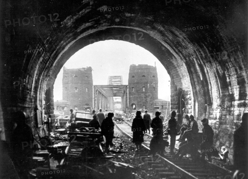 1st U.S Army troops cross Rhine (Remagen March, 7,1945)