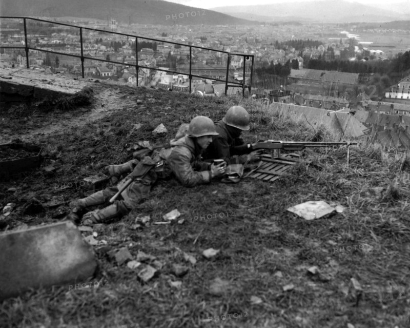 Troupes françaises à Belfort.
(25 novembre 1944)