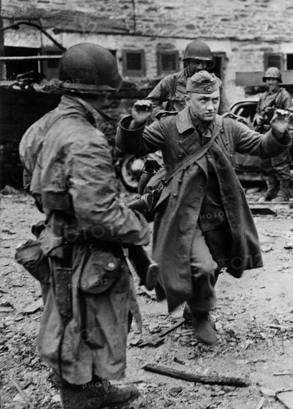 Reddition à Cherbourg.
(27 juin 1944)