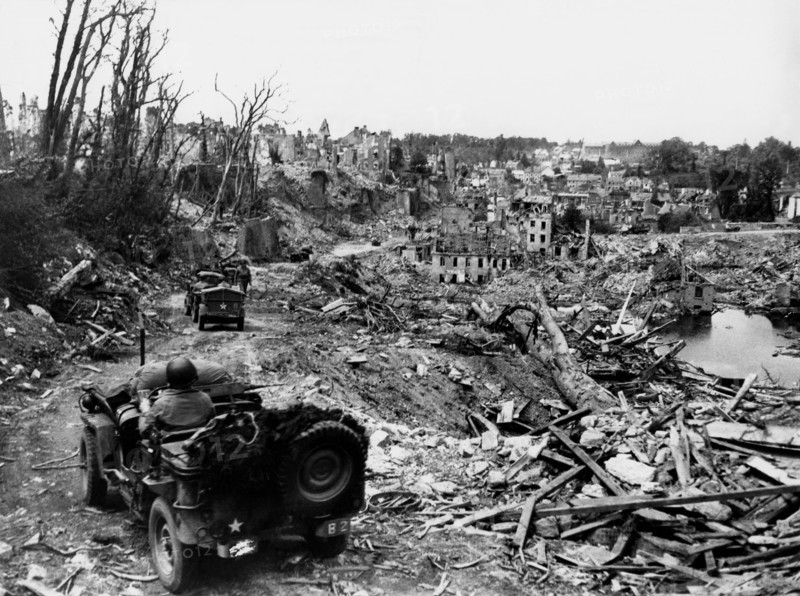 U.S.  troops move through St-Lo,July 20, 1944
