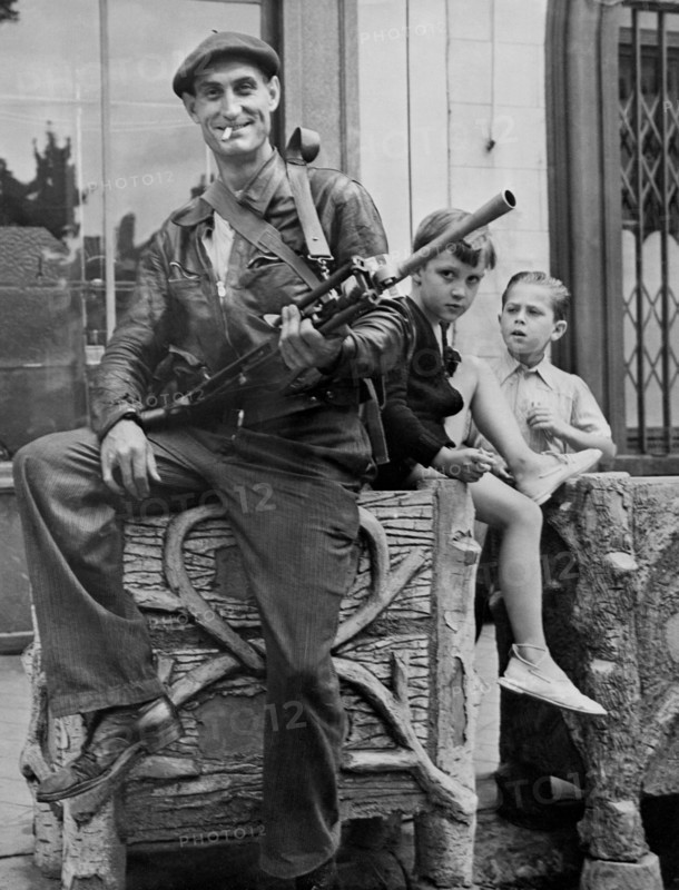 Ready for action in Chateaudun, August 1944