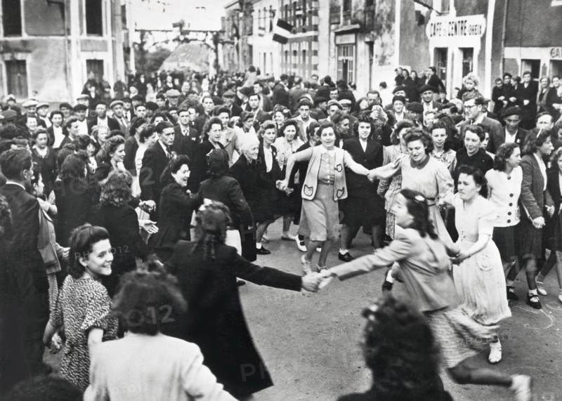 Saint-Nazaire fête la libération (8 mai 1945)