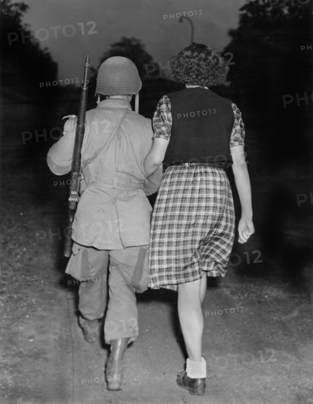 Fraternisation en Hollande. (17 septembre 1944)