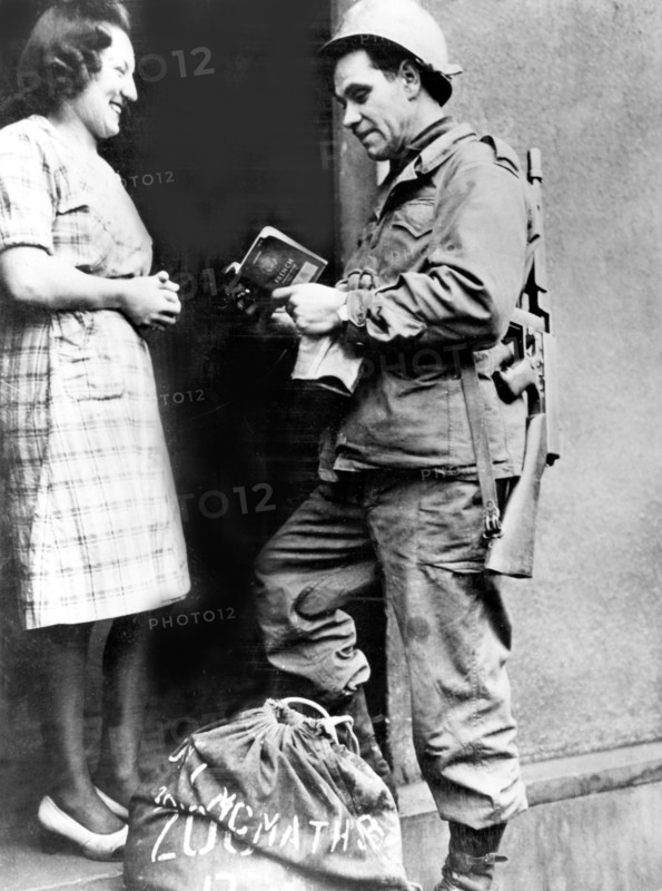 American sergeant tries out with French  (Fall 1944)