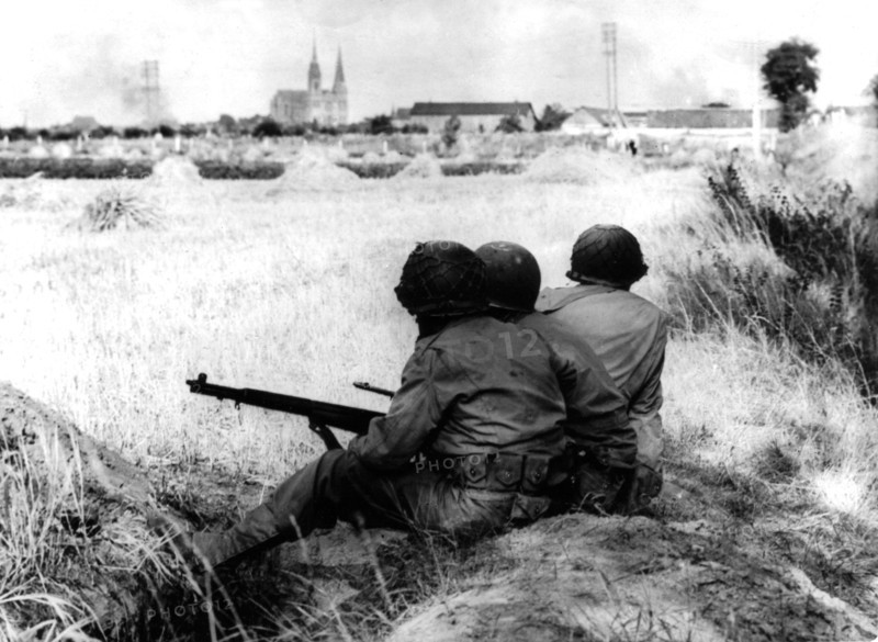 Fantassins américains aux abords de Chartres,  17 août 1944