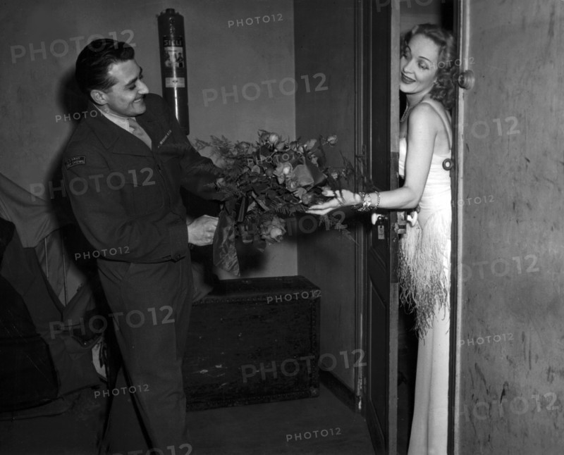 Marlène Dietrich à l'Olympia à Paris, 19 février 1946