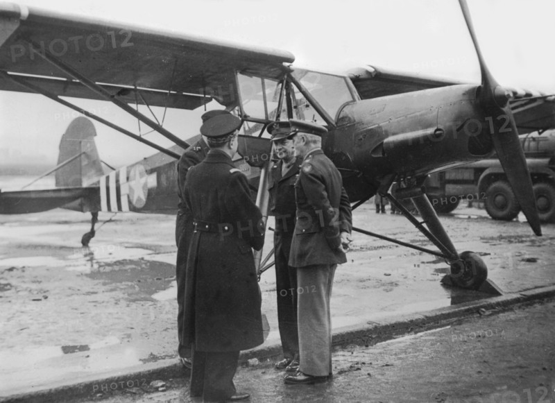 General Eisenhower given plane by French Air Force, Autumn 1944