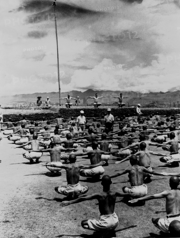 Entraînement de soldats chinois sous le commandement d'officiers de la Y-Force en Chine, 1944