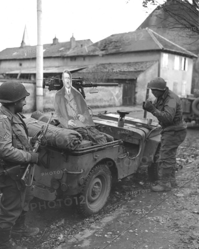 Quick breakfast in the outskirts of Metz,  November 18, 1944