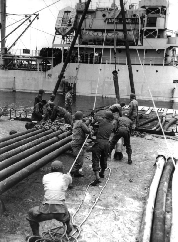 Ravitaillement en pétrole pour les armées alliées
(Automne 1944)