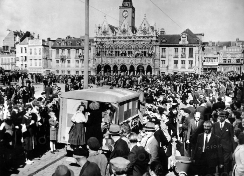 St.Quentin welcomes U.S. troops (September 1944)