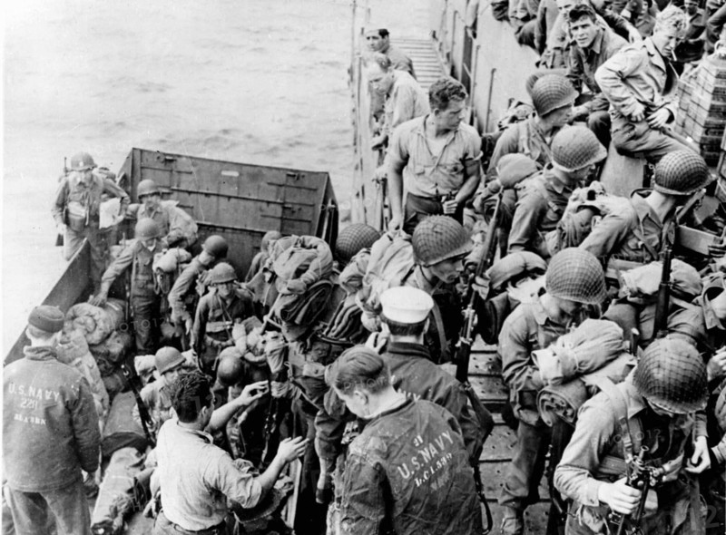 US troops before the landings in Normandy (June 1944)