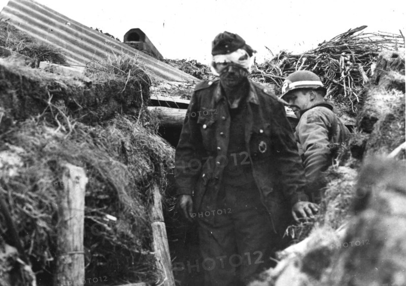 German artilleryman and American MP (June 1944)