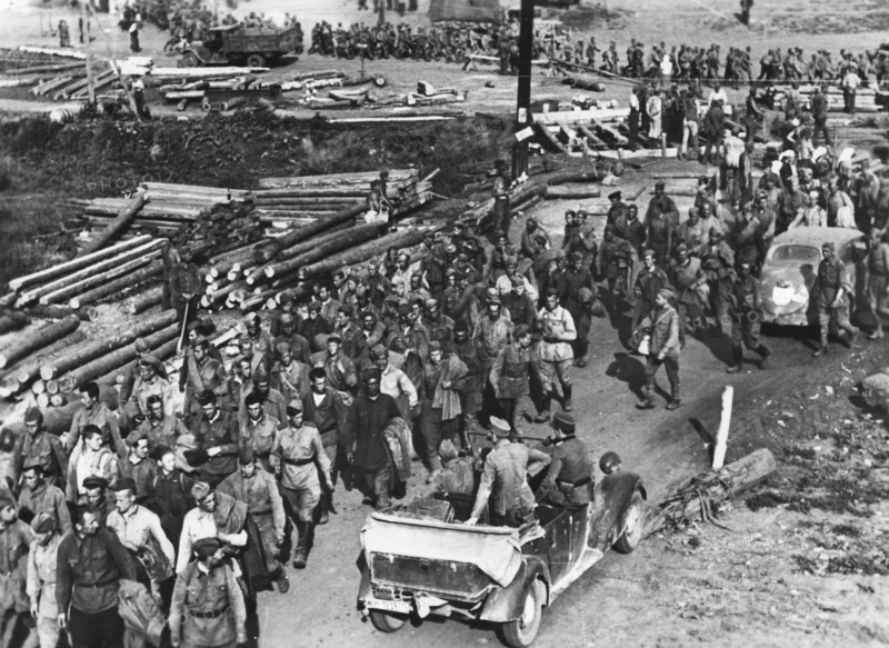Third Reich - Prisoner convoy at the Eastern front 1943