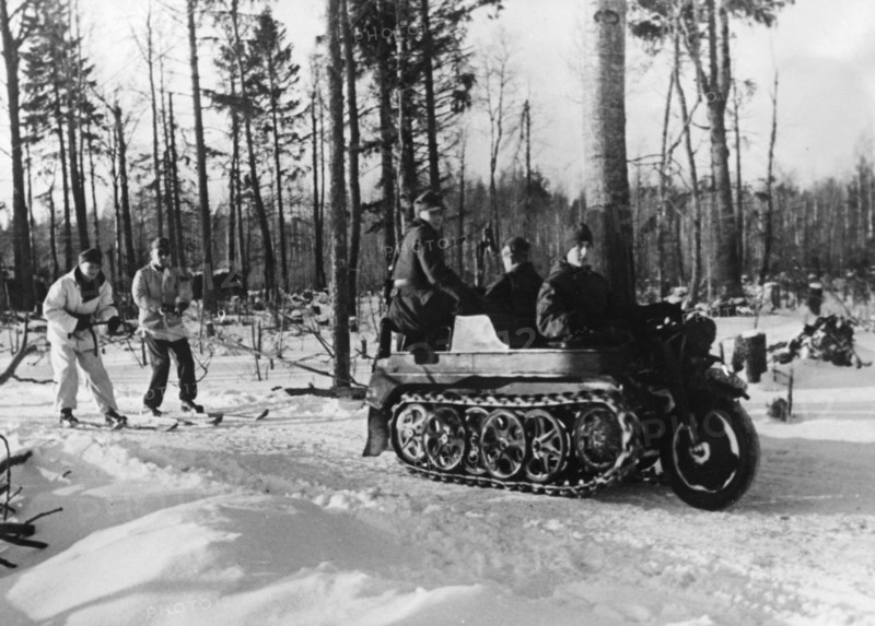 Third Reich - Skijoring at the Eastern front 1943