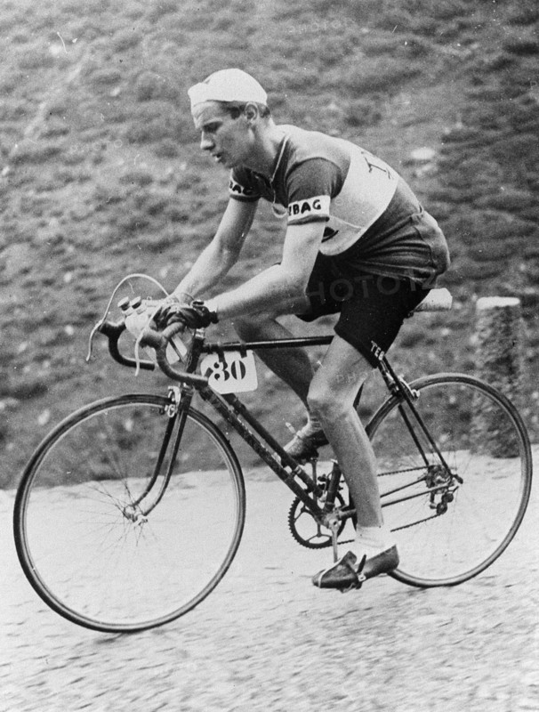 Hugo KOBLET, Schweiz, Radrennen, Rennradfahrer, Radsport, Aktion von der Seite, im Profil; 100 Jahre Tour de France; Schwarzweissaufnahme.