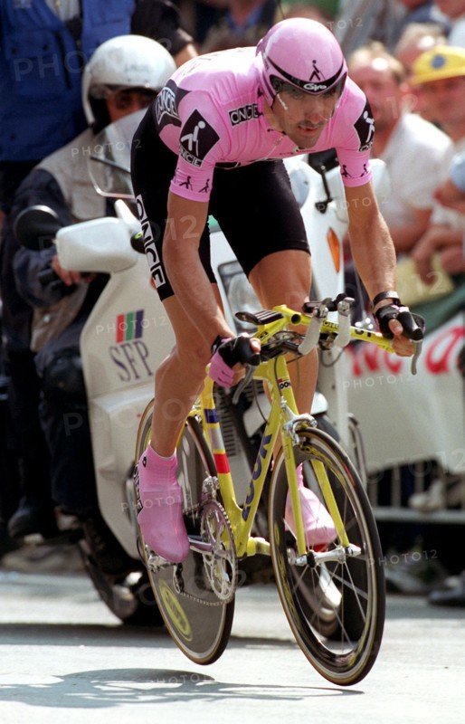 Der französische Radprofi Laurent Jalabert vom Once-Team ist am 5.7.1997 unterwegs beim Prolog der 84. Tour de France, einem 7,3-km-Einzelzeitfahren in Rouen. Jalabert belegt am Ende Rang 22 mit einem Rückstand von 18 s zum Sieger.