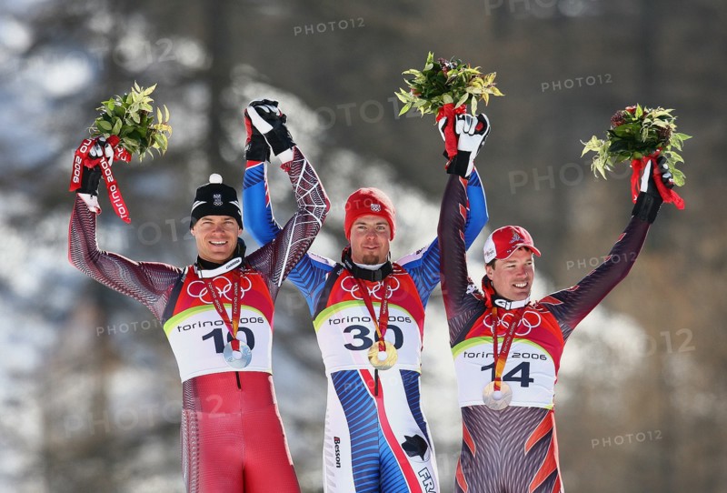 Olympia
20. Olympische Winterspiele 2006 Turin
Ski Alpin Herren Abfahrt
Siegerehrung, Michael Walchhofer (AUT,Silber li) Antoine Deneriaz (FRA,mitte) gewinnt Gold und Bruno Kernen (SUI, Bronze re)
FOTO : Pressefoto ULMER /  Andreas Schaad