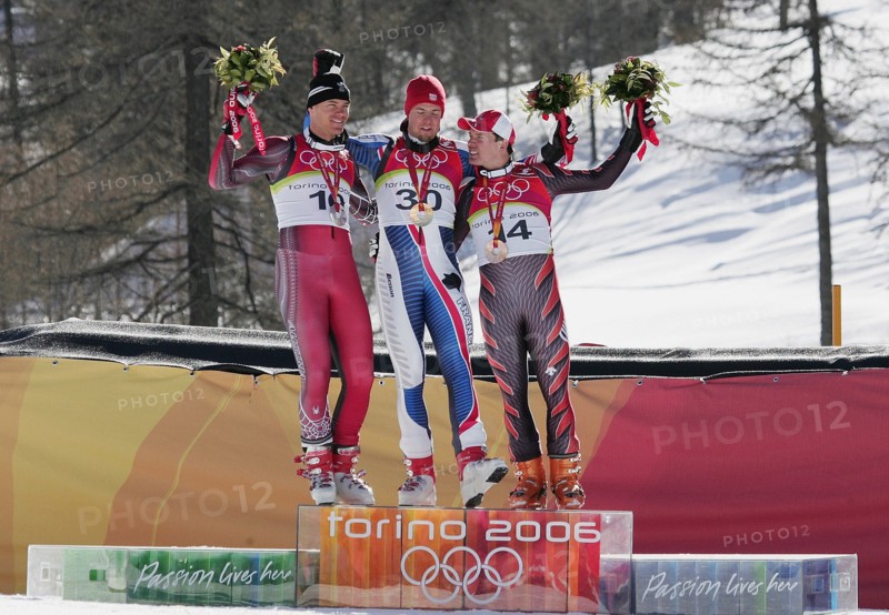 Olympia
20. Olympische Winterspiele 2006 Turin
Ski Alpin Herren Abfahrt
Siegerehrung, Michael Walchhofer (AUT,Silber li) Antoine Deneriaz (FRA,mitte) gewinnt Gold und Bruno Kernen (SUI, Bronze re)
FOTO : Pressefoto ULMER /  Andreas Schaad