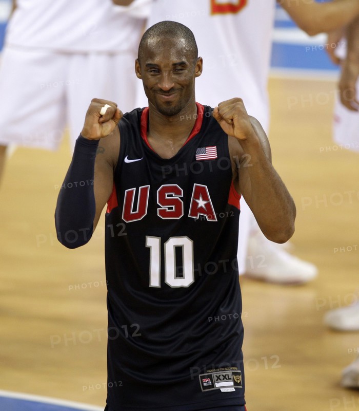 RAU// BRYANT_JUB_A2408_RAU.JPG,  PEKING,  CHINA ,24.08.2008,   Kobe BRYANT,  USA , die USA sind Olympiasieger im Basketball,  Basketballfinale der Herren,  SPAIN - United States,  SPA ESP - USA , 107 - 118 ,  Olympische Sommerspiele Beijing  2008 ,  , Olympische Sommerspiele, Sommerolympiade  2008 in Peking ,  Olympiade ,