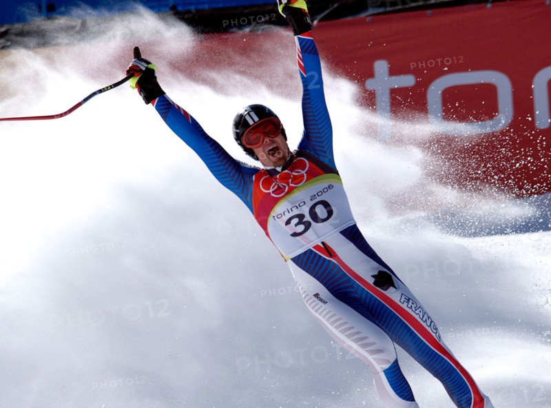 Der französische alpine Skifahrer Antoine Deneriaz jubelt am 12.02.2006 über seinen Olympiasieg in der Abfahrt in Sestriere Borgata, Italien. Foto: Hiro Yakushi +++(c) Picture-Alliance / ASA+++