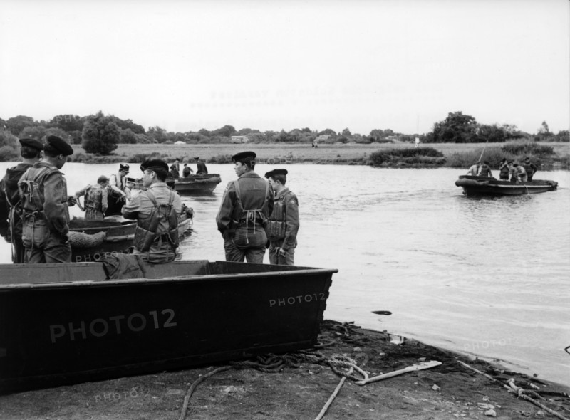 Belgian soldiers search for missing comrades