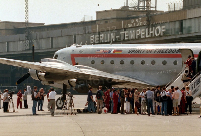 50th anniversary of airlift: "Raisin Bomber" in Berlin