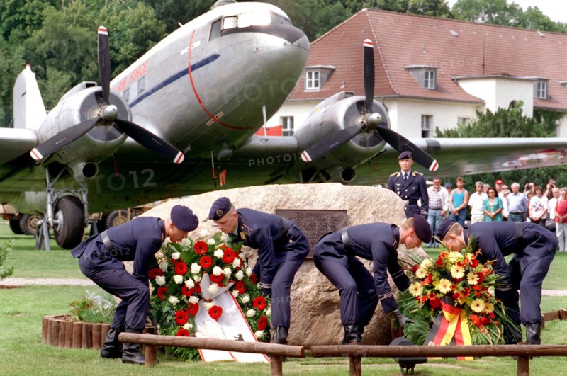 British ceremony in memory of Berlin Blockade