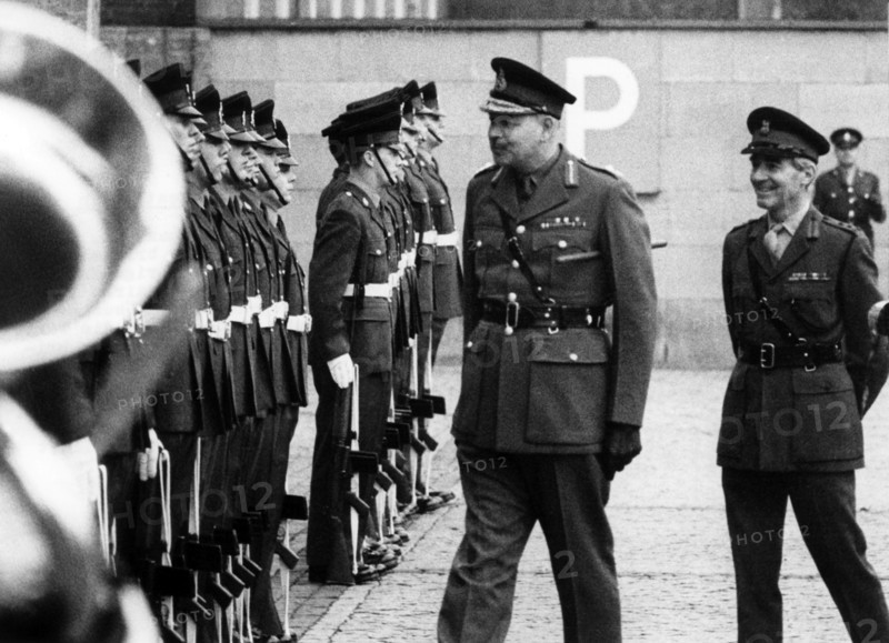 Parade for new British town major in Berlin