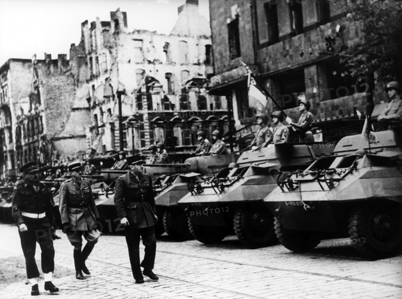 French squads after the end of the war in Berlin