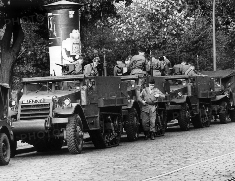 Französische Truppen an der Sektorengrenze im Norden Berlins
