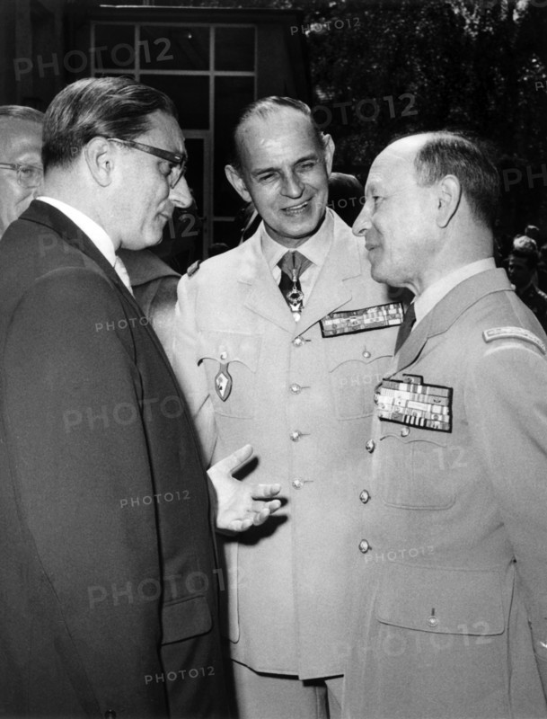 French commander Noiret and Lacomme with mayor of Berlin Franz Amrehn