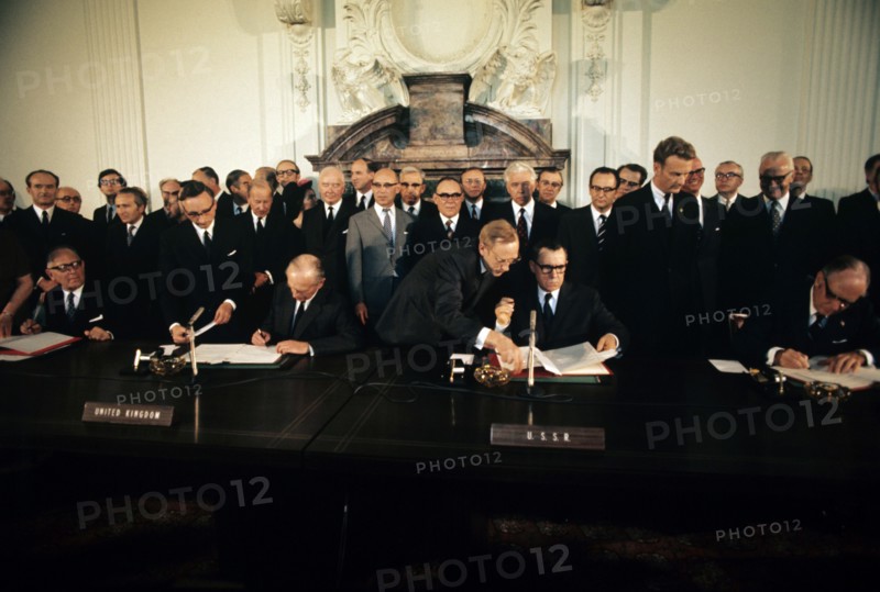 Signing of the final report of the Four-Power Agreement on Berlin