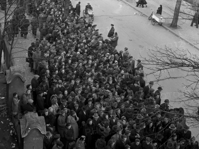 Berlin - influx of refugees 1952