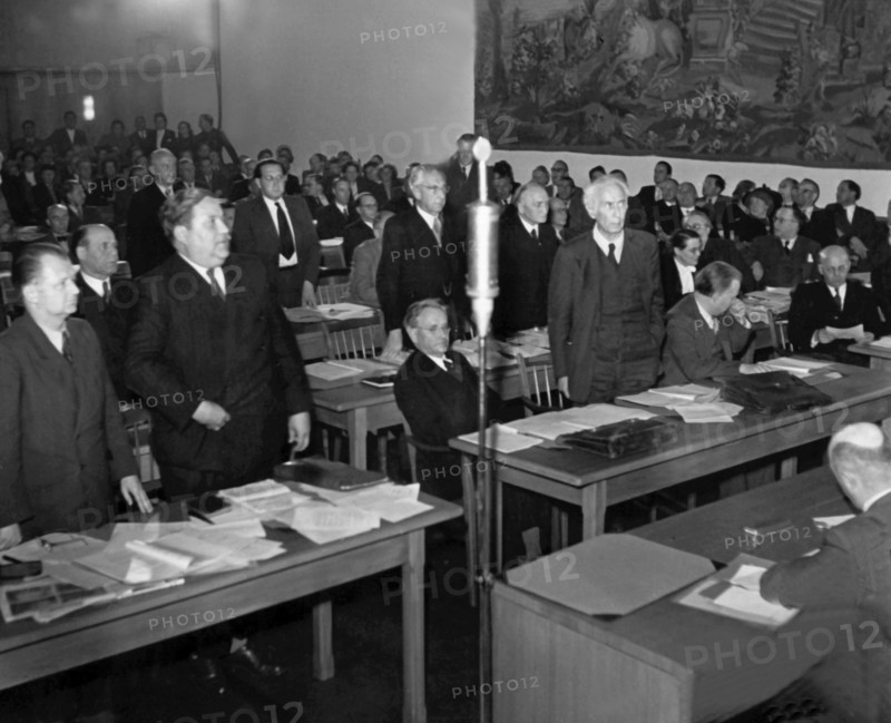 Parliamentary Council votes for Basic Law