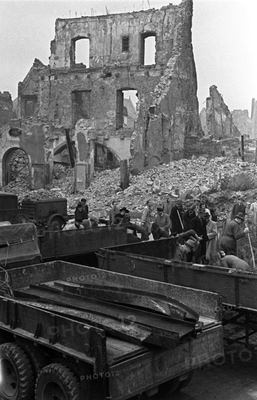 Post-war era - Frankfurt helps itself