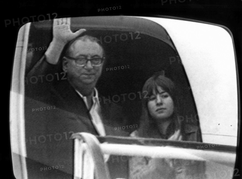 Heinrich Albertz provides himself as hostage in Lorenz kidnapping